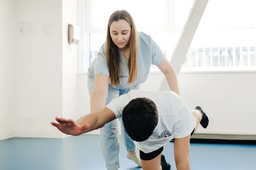 Cash-Pay vs. Insurance Physical Therapy: Why an Extra Hour Changes Everything